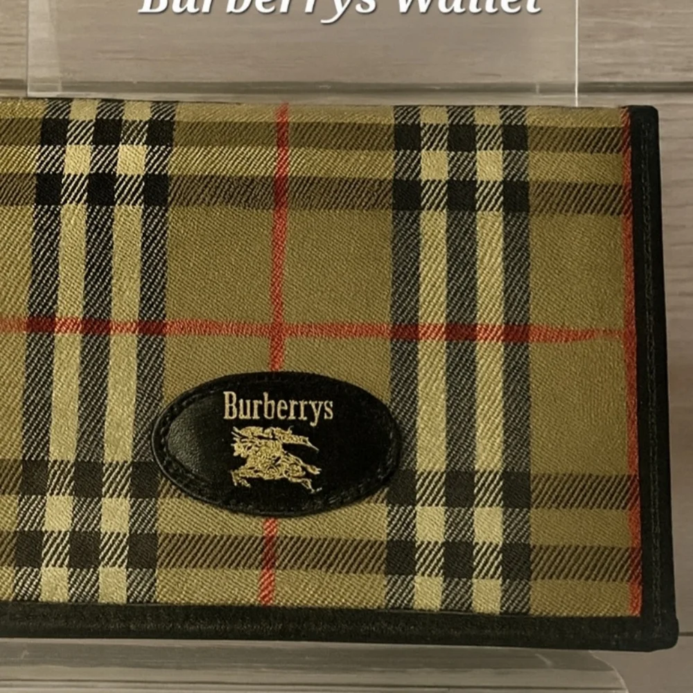 Burberrys Wallet With Scarf